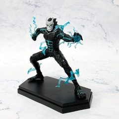 Mô hinh kaiju số 8 trạng thái chiến đấu . Cao 14,5cm , nặng 176gram - No box - K61-T2-S7