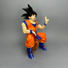 Mô Hình Songoku ngồi lên ngọc rồng - Cao 20cm - Nặng 500gram - Có Hộp màu - Figure anime Dragon ball