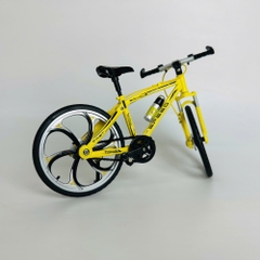 Mô Hình xe đạp vàng địa hình 1:8 Hợp kim - Dài 19.5cm - rộng 6cm - cao 11.5cm - nặng ~ 500gram - FULL BOX : box màu SKU : oto316 - N3-K12-T4-S3