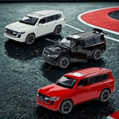 Mô Hình xe oto Toyota Land Cruiser LC300  hợp kim , tỉ lệ 1:32- Dài 15cm - rộng 6.5cm - cao 5.8cm - SKU : oto-3261B - ( Vat : 003-01-70 )