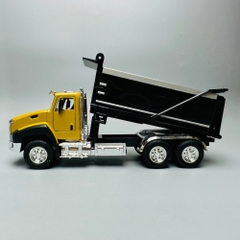 Mô Hình Xe Tải tỉ lệ 1:50 Hợp kim có thể mở cửa - bánh sau chạy cót - Dài 17cm - rộng 5cm - cao 6cm - nặng : 200gram - FULL BOX : box màu SKU : oto117 n3-k10-t2-s3