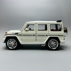 Mô Hình Xe G63 trắng 1:24 Hợp kim có thể mở cửa - bánh sau chạy cót - Có tiếng - đèn pha sáng - Dài 22cm - rộng 9.5cm - cao 9.5cm - nặng ~ 1000gram - FULL BOX : box màu SKU : oto137 -n3-k7-t2-s3