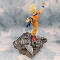 Mô hình DragonBall SonGoku cầm ngọc rồng chiến đấu - Cao 24cm -nặng 500gram - Dragon Ball - Hộp Màu K5-T4-S9