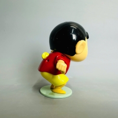 mô hình shin bút chì áo đỏ quần vàng lắc mông - cao : 10cm - figure shin - hộp màu