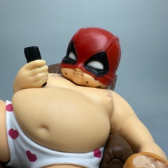 Mô Hình Avenger deadpool Béo ngồi ghế - Cao 12cm - Nặng 350gram - Figure Avenger -  Bọc túi OPP - no box - N1-K48-T1-S2