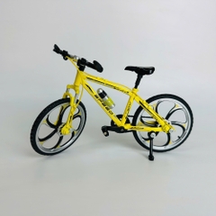 Mô Hình xe đạp vàng địa hình 1:8 Hợp kim - Dài 19.5cm - rộng 6cm - cao 11.5cm - nặng ~ 500gram - FULL BOX : box màu SKU : oto316 - N3-K12-T4-S3