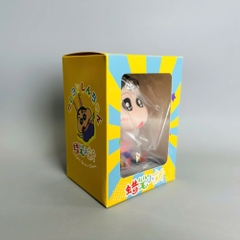 Mô Hình Shin áo hồng lắc đầu - cao 13cm - ngang 9cm - dọc 7cm - nặng 200gram + Hộp Màu N3-K26-T4-S3