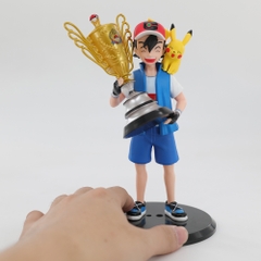 Mô Hình Pokemon Satoshi cầm cúp bản nhỏ - Cao : 19cm - Nặng : 200gram - Figure pokemon - Bọc Túi - Hộp Màu - N1-K38-T1-S5