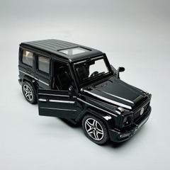 Mô Hình xe jeep đen tỉ lệ 1:36 Hợp kim có thể mở cửa - bánh sau chạy cót - Dài 12cm - rộng 5cm - cao 5cm nặng : 200gram - FULL BOX : box màu SKU : oto186
