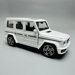 Mô Hình xe jeep trắng tỉ lệ 1:36 Hợp kim có thể mở cửa - bánh sau chạy cót - Dài 12cm - rộng 5.5cm - cao 5cm nặng : 200gram - FULL BOX : box màu SKU : oto196