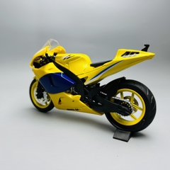 Mô Hình Xe Yamaha M1 GP vàng 1:12 Hợp kim - Dài 18cm - rộng 6cm - cao 10cm - nặng ~ 700gram - FULL BOX : box màu SKU : oto156