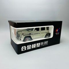 Mô Hình Xe G63 trắng 1:24 Hợp kim có thể mở cửa - bánh sau chạy cót - Có tiếng - đèn pha sáng - Dài 22cm - rộng 9.5cm - cao 9.5cm - nặng ~ 1000gram - FULL BOX : box màu SKU : oto137 -n3-k7-t2-s3