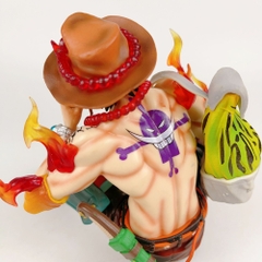 Mô Hình OnePiece Ace dáng ngồi dơ ngón tay - Phụ kiện : bảng tên - Cao 13cm - Nặng 400gram - Figure anime One Piece - bọc túi OPP hộp màu - N1-K41-T4-S3