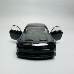 Mô Hình xe mustang đen 1:32 Hợp kim - Có tiếng - đèn pha sáng - Dài 15cm - rộng 7cm - cao 4cm - nặng ~ 500gram - FULL BOX : box màu SKU : oto258 n3-k1-t5-s3