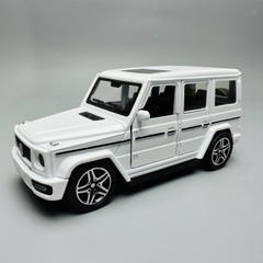 Mô Hình xe jeep trắng tỉ lệ 1:36 Hợp kim có thể mở cửa - bánh sau chạy cót - Dài 12cm - rộng 5.5cm - cao 5cm nặng : 200gram - FULL BOX : box màu SKU : oto196