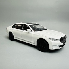 Mô Hình xe bmw trắng tỉ lệ 1:24 Hợp kim có thể mở cửa - bánh sau chạy cót - Dài 22cm - rộng 9cm - cao 6cm - nặng : 1200gram - FULL BOX : box màu SKU : oto291 - N3-K7-T1-S3