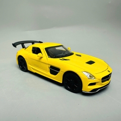 Mô Hình xe mẹc amg vàng tỉ lệ 1:32 Hợp kim có thể mở cửa - bánh sau chạy cót - Dài 15cm - rộng 7cm - cao 4.5cm - nặng : 400gram - FULL BOX : box màu SKU : oto305 n3-k1-t4-s1