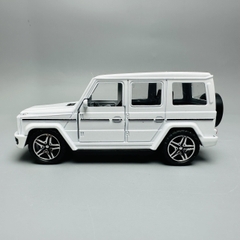 Mô Hình xe jeep trắng tỉ lệ 1:36 Hợp kim có thể mở cửa - bánh sau chạy cót - Dài 12cm - rộng 5.5cm - cao 5cm nặng : 200gram - FULL BOX : box màu SKU : oto196