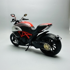 Mô Hình Xe Ducati Diavel V4 xám đen 1:12 Hợp kim - Có tiếng - đèn pha sáng - Dài 18cm - rộng 6cm - cao 10cm - nặng ~ 700gram - FULL BOX : box màu SKU : oto153