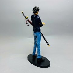 Mô Hình OnePiece Law dáng đứng cầm kiếm siêu ngầu Cao : 18cm nặng 300g - One Piece - Bọc Túi Opp - No Box - N1-K37-T2-S7