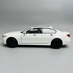 Mô Hình xe bmw trắng tỉ lệ 1:24 Hợp kim có thể mở cửa - bánh sau chạy cót - Dài 22cm - rộng 9cm - cao 6cm - nặng : 1200gram - FULL BOX : box màu SKU : oto291 - N3-K7-T1-S3