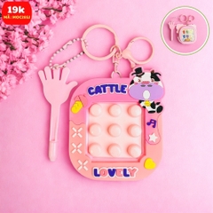 Móc Khóa bấm nút bàn tay màu hồng bò sữa - Cao : 9.5cm , Rộng 8cm - Nặng 50gram - SKU: moc285j - (Vat: MK001) - K75-T8-S9