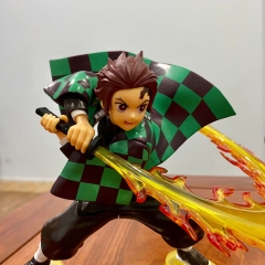 Mô hình đồ chơi - Kamado Tanjirou chiến đấu - Hiệu ứng kiếm đẹp -  Kimetsu No Yaiba - Có Hộp Đẹp - N4-K9-BL3-N1-K6-T3-S1