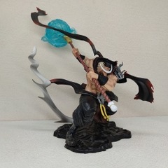 Mô Hình OnePiece Râu Trắng trạng thái chiến đấu siêu ngầu có led - cao 30 cm - Figure OnePiece - no box - N4-K2-BL4