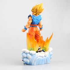 Mô Hình DragonBall Goku trạng thái super saiyan đứng trên đế mây - Cao 23cm - nặng 550gram + bọc túi OPP + có BOX - Figure DragonBall - Có Hộp màu - N4-K2-BL3