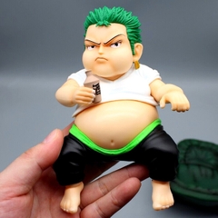 Mô Hình OnePiece zoro béo ngồi ghế - Cao 14.5cm - nặng 650gram + có Box + phụ kiện có bình rượu cầm tay - Figure OnePiece - Có Hộp - K18-T3-S1
