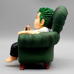 Mô Hình OnePiece zoro béo ngồi ghế - Cao 14.5cm - nặng 650gram + có Box + phụ kiện có bình rượu cầm tay - Figure OnePiece - Có Hộp - K18-T3-S1