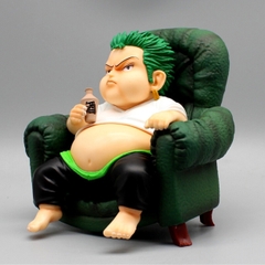 Mô Hình OnePiece zoro béo ngồi ghế - Cao 14.5cm - nặng 650gram + có Box + phụ kiện có bình rượu cầm tay - Figure OnePiece - Có Hộp - K18-T3-S1