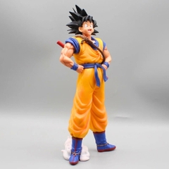 Mô hình DragonBall Goku dáng đứng cười - Cao 30cm - nặng 600gram - Phụ Kiện : 1 gậy đeo sau lưng + 1 đế kẹp chân - Dragon Ball - Có Hộp màu - N1-K27-T5-S3