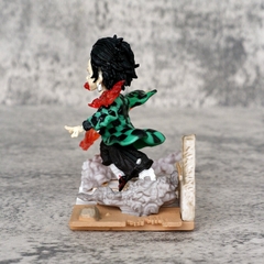 Mô Hình Kimetsu No Yaiba tanjirou chiến đấu - Cao 9cm - nặng 130gram - Phụ kiện : Kiếm - Figure Thanh gươm diệt quỷ - Có Vỏ Hộp màu - N1-K45-T4-S2-S3