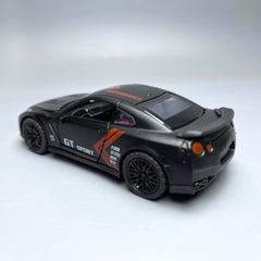 Mô Hình xe Nissan màu Đen - tỉ lệ 1:36 Hợp kim có thể mở cửa - bánh sau chạy cót - Dài 12cm - rộng 5cm - cao 4cm nặng : 200gram - FULL BOX : box màu - SKU : oto38 n3-k9-t5-s3