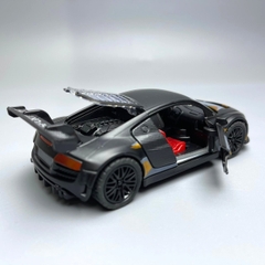 Mô Hình xe Audi màu Đen Vàng - tỉ lệ 1:36 Hợp kim có thể mở cửa - bánh sau chạy cót - Dài 12cm - rộng 5cm - cao 4cm nặng : 200gram - FULL BOX : box màu - Sku : oto34 - N3-K4-T1-S3
