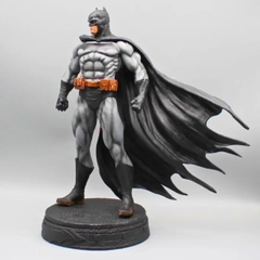 Mô Hình siêu anh hùng Batman dáng đứng siêu ngầu - Cao 38cm - ngang 35cm - nặng 1kg6 - Figure Batman - Có Hộp Màu
