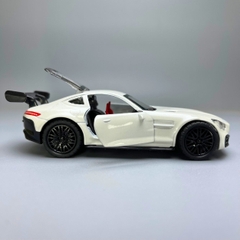 Mô Hình xe Mercedes AMG GTR Màu trắng tỉ lệ 1:36 Hợp kim có thể mở cửa - bánh sau chạy cót - Dài 12cm - rộng 5cm - cao 3.5cm - nặng : 200gram - FULL BOX : box màu n3-k10-t1-s4