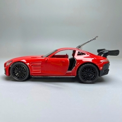 Mô Hình xe Mercedes AMG GTR Màu đỏ - tỉ lệ 1:36 Hợp kim có thể mở cửa - bánh sau chạy cót - Dài 12cm - rộng 5cm - cao 3.5cm - nặng : 200gram - FULL BOX : box màu n3-k11-t3-s4