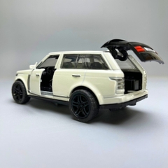 Mô Hình xe Range Rover màu trắng - tỉ lệ 1:36 Hợp kim có thể mở cửa - bánh sau chạy cót - Dài 12cm - rộng 5cm - cao 4cm - nặng : 200gram - FULL BOX : box màu - OTO75 - N3-K3-T3-S3