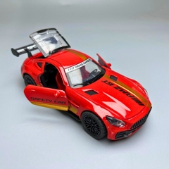 Mô Hình xe Mercedes AMG GTR Màu đỏ Tem vàng - tỉ lệ 1:36 Hợp kim có thể mở cửa - bánh sau chạy cót - Dài 12cm - rộng 5cm - cao 3.5cm - nặng : 200gram - FULL BOX : box màu