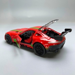 Mô Hình xe Mercedes AMG GTR Màu đỏ Tem xanh lá cây - tỉ lệ 1:36 Hợp kim có thể mở cửa - bánh sau chạy cót - Dài 12cm - rộng 5cm - cao 3.5cm - nặng : 200gram - FULL BOX : box màu - Sku : oto83 - N3-K4-T1-S2