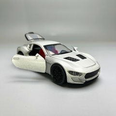 Mô Hình xe Maserati 3200 GT màu xám - tỉ lệ 1:36 Hợp kim có thể mở cửa - bánh sau chạy cót - Dài 12cm - rộng 5cm - cao 3.5cm - nặng : 200gram - FULL BOX : box màu