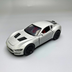 Mô Hình xe Maserati 3200 GT màu xám - tỉ lệ 1:36 Hợp kim có thể mở cửa - bánh sau chạy cót - Dài 12cm - rộng 5cm - cao 3.5cm - nặng : 200gram - FULL BOX : box màu