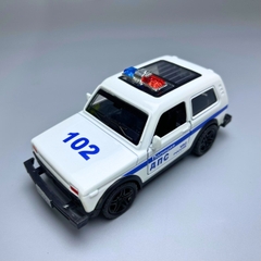 Mô Hình xe oto Police 102 màu trắng  - tỉ lệ 1:36 Hợp kim có thể mở cửa - bánh sau chạy cót - Có tiếng - đèn pha sáng - Dài 12cm - rộng 5cm - cao 4cm - nặng : 200gram - FULL BOX : box màu