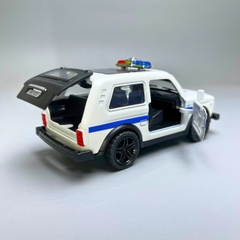 Mô Hình xe oto Police 102 màu trắng  - tỉ lệ 1:36 Hợp kim có thể mở cửa - bánh sau chạy cót - Có tiếng - đèn pha sáng - Dài 12cm - rộng 5cm - cao 4cm - nặng : 200gram - FULL BOX : box màu