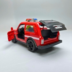 Mô Hình xe oto Police 01 màu đỏ- tỉ lệ 1:36 Hợp kim có thể mở cửa - bánh sau chạy cót - Có tiếng - đèn pha sáng - Dài 12cm - rộng 5cm - cao 4cm - nặng : 200gram - FULL BOX : box màu