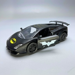 Mô Hình xe Lamborghini Batman - tỉ lệ 1:36 Hợp kim có thể mở cửa - bánh sau chạy cót - Có tiếng - đèn pha sáng - Dài 12cm - rộng 5cm - cao 3cm - nặng : 180gram - FULL BOX : box màu