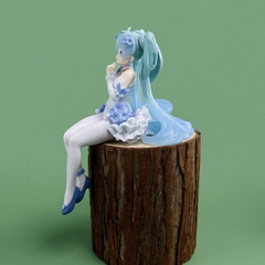 Mô Hình Hatsune Miku váy xanh ngồi - Cao 15cm - nặng 100Gram - Figure Miku - Có Hộp màu