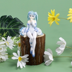 Mô Hình Hatsune Miku váy xanh ngồi - Cao 15cm - nặng 100Gram - Figure Miku - Có Hộp màu